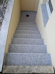 Damit die sichtbetonoberfläche nicht beschädigt wird, ist sie verschalt worden. Wasser In Der Kellertreppe