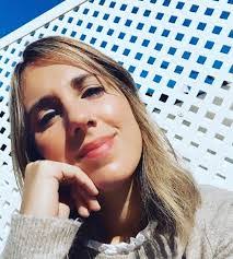 Andrea Mares's Instagram, Twitter & Facebook