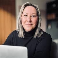 Laurie Mortimore's Instagram, Twitter & Facebook