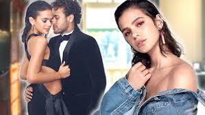 Neymay und freundin bruna marquezine können sich sehen lassen. Bruna Marquezine Diese Schonheit Gibt Neymar Zum 4 Mal Kraft Krone At