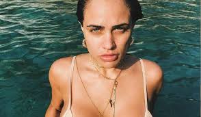 Последние твиты от instagram (@instagram). H Topless Fwtografia Ths Koni Meta3a Poy Katebhke Apo To Instagram Must