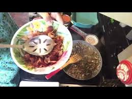 Trisha Yearwoods Baked Bean Casserole Recipe It S Devine Youtube Trisha Yearwood Baked Beans Baked Beans Baked Bean Casserole