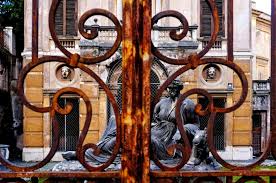 Via tomacelli 106, 00186 roma servizi, bancari, banca, fucino, prelievi, del, finanziamenti. La Guerra Della Famiglia Torlonia Tra Sequestri E Il Quasi Crac Della Banca Del Fucino L Espresso