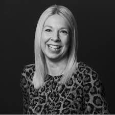 Eleanor Bell (@EleanorDartBell)