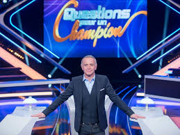 Questions pour un champion est une émission présentée par samuel etienne du lundi au vendredi à 18h10 et le samedi à 17h55 sur france 3. Questions Pour Un Champion Samuel Etienne Les Avis Sont Part Tele Star