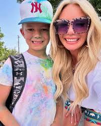 Maxine Skelton's Instagram, Twitter & Facebook