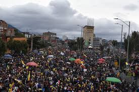 Se reportan manifestaciones en el portal suba, por lo que se detiene el funcionamiento en ese lugar y en las estaciones de campiña y 21 ángeles. Periodica On Twitter Miles De Personas Salen A Las Calles Para Unirse A Las Manifestaciones Del Dia De Hoy El Monumento A Heroes Es Epicentro De Llegada De Varias Marchas Que Partian