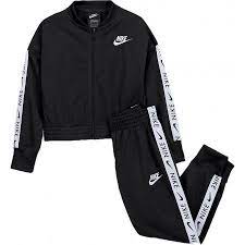 Our custom letter jackets, chenille letters, patches, blankets, banners, pins, certificates plaques and apparel will motivate achievement in athletics. Nike Sportswear Sportisimo De