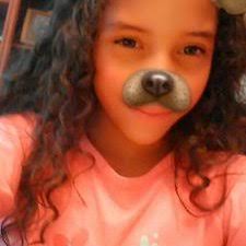 Mia Andrade (@MiaAndr09700324)