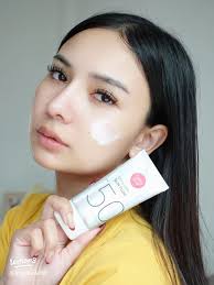 กันแดดฟลูอิด Cathy Doll สำหรับผิวสวยท้าแดด