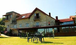 Casa rural casa nicolau, casa de piedra con dos dormitorios dobles, baño, salón comedor con chimenea y cocina americana. Las Mejores Casas Rurales En Galicia Una Idea Un Viaje