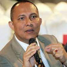 Seorang penerbit,pengarah,presiden persatuan, dan pejuang industri yang disegani. Dato Jurey Latiff Rosli Facebook