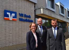 Unsere mitarbeiter beraten sie kompetent in allen fragen rund um ihre finanzplanung. 15 07 Eroffnung Filiale Tellingstedt Vr Bank Westkuste
