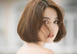 Sau sự kiện, cô lưu lại vài ngày để tham quan, mua sắm. Ngá»c Trinh Ä'á»ƒ Toc Bob Ä'áº¹p NhÆ°ng Co Váº» Tháº§n Thai CÅ©ng Khong Thá»ƒ Báº±ng Mai Toc Dai Trá»© Danh