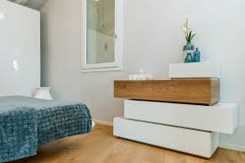 Nella sua straordinaria semplicità, si tratta di una nuance molto elegante e raffinata, per questo è molto utilizzata nell'ambito dell'arredamento, anche per la sua capacità di abbinarsi alla perfezione con tutti i colori. Arredamento Camera Da Letto Qualche Idea Originale Mobilifici Rampazzo