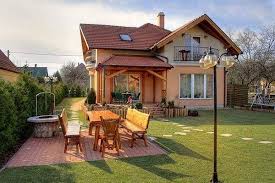 Casa Mica Cu Acoperis In 2 Ape Cu Ruptura De Panta Architecture House House Styles House Design