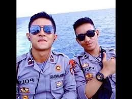 You can download these videos from youtube for free on wikibit.me. Polisi Dan Tentara Ganteng Ini Bakal Bikin Cewek Klepek Klepek By R Sempel