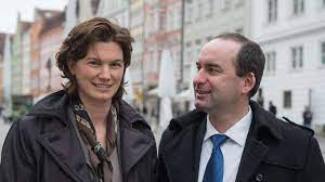Jun 29, 2021 · hubert aiwanger (freie wähler) ist noch nicht gegen corona geimpft. Tanja Schweiger Das Ist Die Frau Von Hubert Aiwanger Freie Wahler Politik