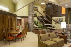 The Brady Bunch House Renovation Is Complete Get A Sneak Peek Home Renovation House Renovations