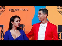 رونالدو يعلق على صورة عارضة الأزياء الإسبانية جورجينا صديقة النجم البرت Music Amazon