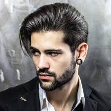 2017 yılının son saç kesim trendi olan bu model ünlü olan esmer erkeklerin uyguladıkları ve çok beğeni aldıkları modeldir. Esmer Erkek Sac Modelleri