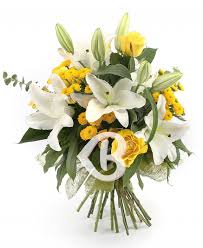 Si niste flori (poza e facuta de mana mea dreapta), cate un buchet din asta mare pentru fiecare dintre voi! Buchete De Flori Cu La Multi Ani Pentru Zi De Nastere Pret De La 114lei
