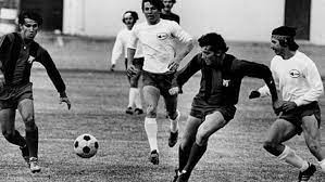 Adapun tujuan fifa dibentuk adalah untuk memajukan sepak bola dunia dengan berslogan for the game, for the world' yang berarti permainan sepak bola akan menjadi sebuah pemersatu antarbangsa sesudah perang dunia. Sejarah Sepak Bola Indonesia Dan Dunia Guratgarut