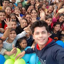 Mahi memerankan baby bindusara shikha singh memerankan seorang putri. 10 Fakta Siddharth Nigam Pangeran Bindusara Yang Memesona