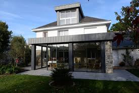 Au Croizic 44 Belles Finitions En Zinc Pour Cette Extension Toit Plat Exclusive Realisee Sur Une Maison Ancienne Aux Toit Plat Extension Maison Facade Maison