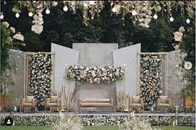 Mobil pengantin tidak harus mewah, mobil golf pun bisa disulap sedemikian rupa. 7 Vendor Dekorasi Pernikahan Di Bandung