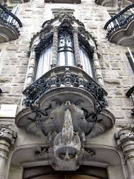 Utilizó un sistema de machihembrado, sin clavos ni tornillos. Casa Calvet Barcelona Antoni Gaudi Antoni Gaudi Gaudi Antonio Gaudi