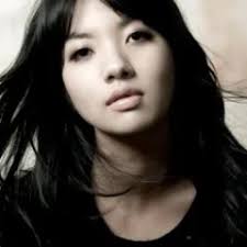 Artist: Elizabeth Joy Roe