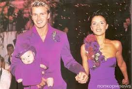David beckham free kick goals, david beckham all free kick goals, david beckham assist, david beckham goals, beckham is best, beckham goal shook the world shock hightlights skills goals and. Victoria Beckham Teilte Die Archivierten Fotos Mit David Zu Ehren Des 20 Ten Jahrestag Der Hochzeit Aktuelle Boulevard Nachrichten Und Fotogalerien Zu Stars Sternchen