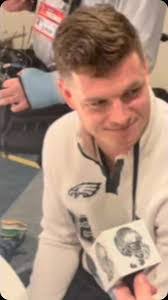 Kurt Fielding's Instagram, Twitter & Facebook