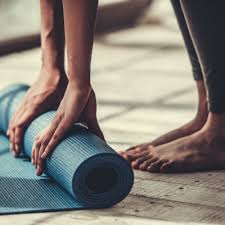 Da sie keine unterlage aus naturgummi hat, ist sie allerdings nicht so rutschfest wie andere matten und hat mit 117 € einen stolzen preis. Yoga Matte Kaufen Bodhi Yoga Produkte