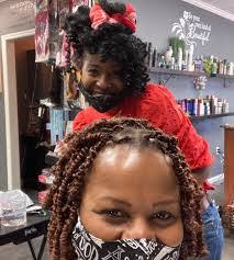 Lola Lowe's Instagram, Twitter & Facebook