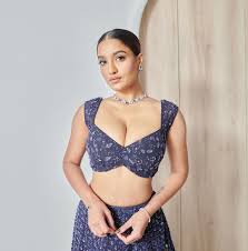 Saniya Iyyappan - Photos, Videos, Birthday, Latest News, Height In Feet -  FilmiBeat