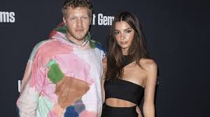 Während die hochzeit von emily ratajkowski und bear mcclard eher unprätentiös ausfiel, ist ihr honeymoon danach umso luxuriöser. Sebastian Bear Mcclard Promiflash De