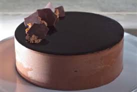 Le Trianon Ou Royal Est Un Gateau Au Chocolat Constitue D Une Dacquoise D Un Croustillant Gateau Chocolat Croustillant Gateau Chocolat Recette Royal Chocolat