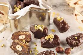 Bonbons Chocolates Aux Dattes Farcies Au Nutella Maison Rachelle Bery Recipe Food Chocolate Work Eid Food