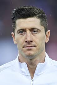 الوسيط |citationclass= تم تجاهله (مساعدة) ^ harris, peter (16 august 2020). Robert Lewandowski Height Weight Age Spouse Family Biography