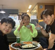개그맨 결혼이 다 그렇지만 오늘 또 특히나 미녀와 야수 커플이 아닐까 그런 생각을 합니다. ë‰´ì‹œìŠ¤