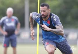 Não precisa disso, porque o brasil de pelotas é muito grande, nunca caiu desde que subiu para a série b. Mt Volta De Lesao E E Relacionado Para O Jogo Contra O Brasil De Pelotas Zeca E Castan Estao Fora Da Partida Lance