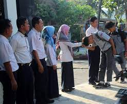 71 rabu,27april2016 3192 hasna adzkia p smk tkm pertambangan kbm 72 rabu,27april2016 270 lutfi hidayati p smk tkm teknik kebumen. Budaya Program Pendidikan Karakter Ppk Smk Tkm Pertambangan Kebumen