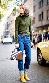 We are corporate video we love italy a marzo e aprile 2020 abbiamo sostenuto le nostre comunità di. The 8 Piece Wardrobe That Defines Italian Girl Fashion Italian Fashion Street Fashion Italian Women Style
