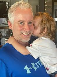 Remove spinach from teeth in photos?