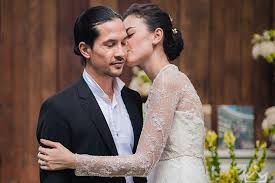 Gambar simpel buat baju pengantin pria. 5 Tips Berpakaian Sederhana Saat Menikah Ala Edward Akbar Ini Patut Pria Tiru Bukareview