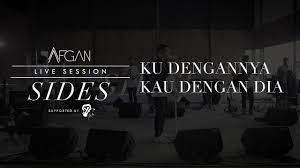 Ku coba lawan aturan yang ada tuk terus bersamamu semakin ku tenggelam dalam keadaan semakin ku menginginkan lebih. Afgan Ku Dengannya Kau Dengan Dia Live Official Video Youtube