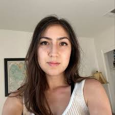 Anna Resnick's Instagram, Twitter & Facebook