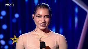 Emisiunea îi are drept prezentatori pe smiley și paveș bartoș. Romanii Au Talent 2021 Cecile È™i Roman AcrobaÈ›ie È™i Senzualitatea Intr Un Moment Spectaculos Youtube
